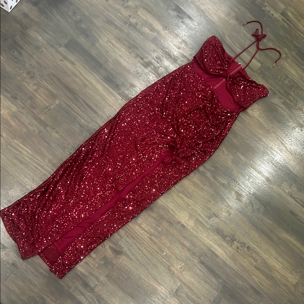 BLANC Elegant Sequin Gown - Picture 2 of 9